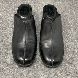 Clarks Black Stack Heel Mules Women Sz 8 Leather